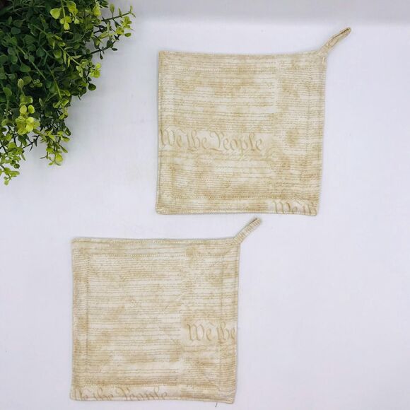2 Square Potholders, Neutral We The People Patriotic Kitchen 7x7 Inches - Picture 3 of 5